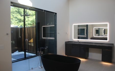 A Buyer's Guide to Frameless Shower Doors for Custom Homes and Remodels