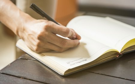 How to Discuss E-Commerce Trends in an Academic Assignment