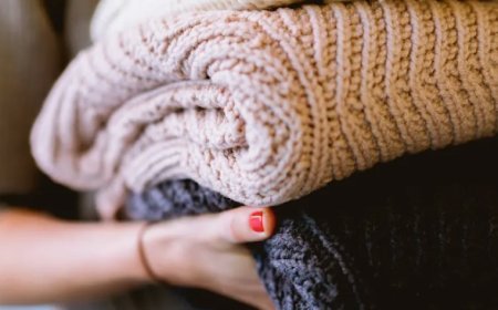 How Businesses Near Grogan's Mill Can Simplify Commercial Laundry