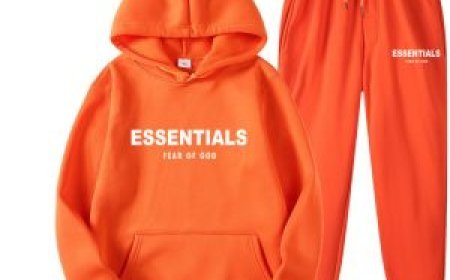 Essentials Hoodie: A Popular Choice Among American Youth