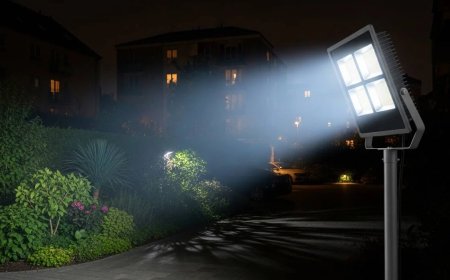 Flood Light for Commercial, Industrial, and Outdoor Lighting