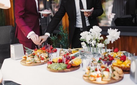 Elevated Entertaining: How to Choose Statement Arrangements for Holiday Buffets