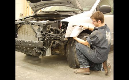 How to Choose a Car Body Repair Centre in London for Insurance Repairs?