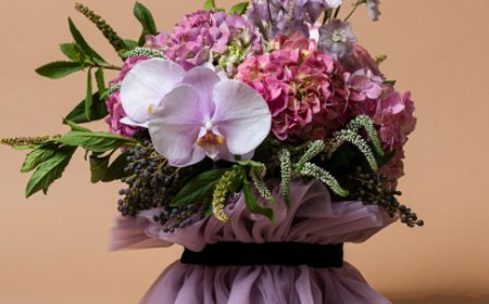 Caps, Gowns and Gorgeous Blooms: Celebrate Graduation in Melbourne