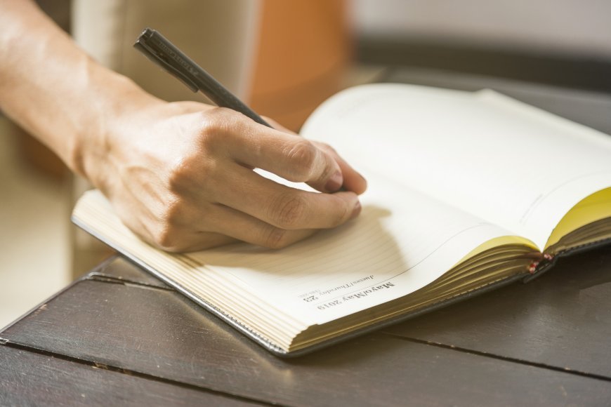 How to Discuss E-Commerce Trends in an Academic Assignment