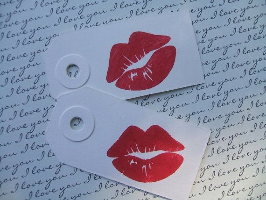 Essential Tips For Designing Stunning Custom Lips Tags For Your Startup
