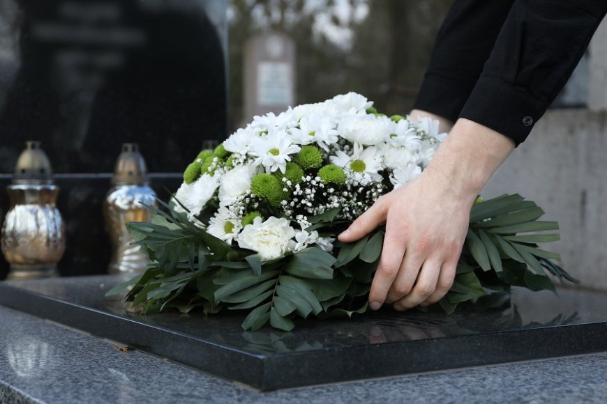 How to choose the right funeral flowers?