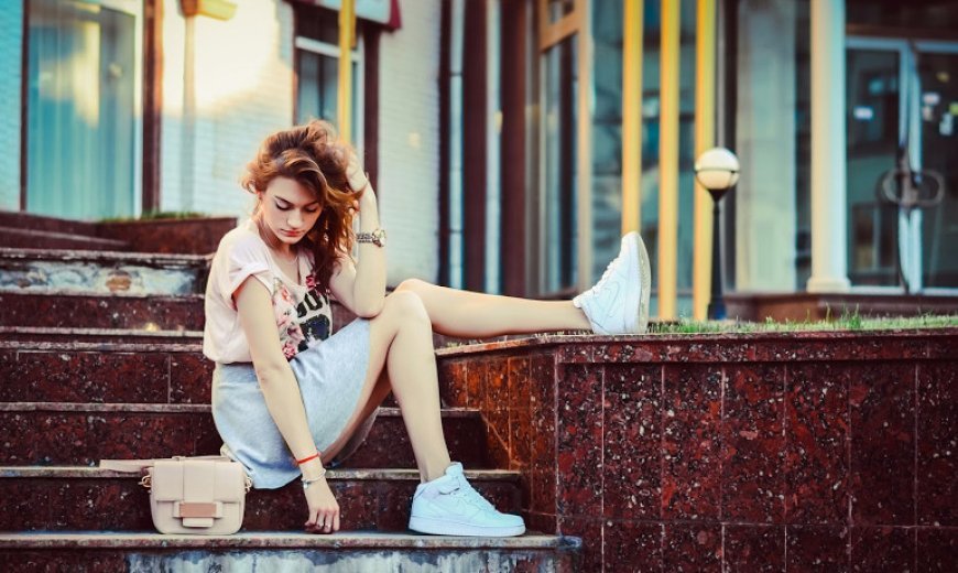 Buy Sneakers in Bulk: Fresh Trainer Trends for UK Buyers