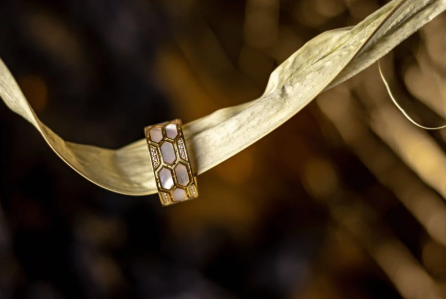 Different Uses of Gold Jewellery Shops in Dubai and a Dubai Luxury Watch Shop